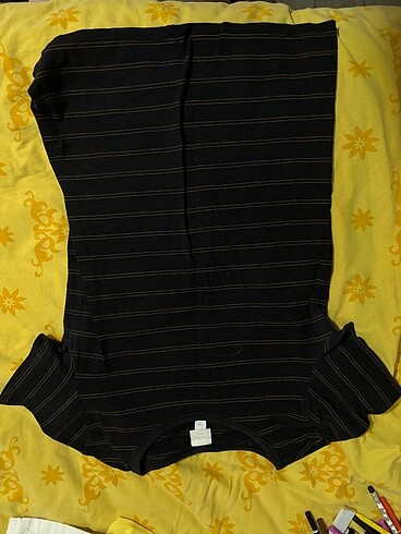 H&M hm uste oturan tisort