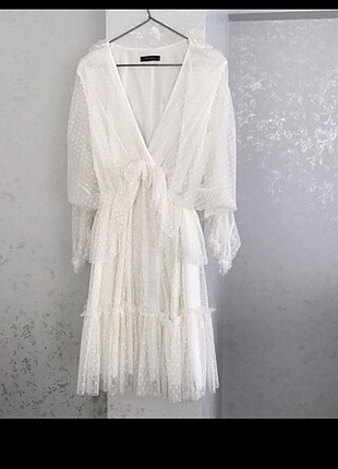fırfır detaylı beyaz elbise