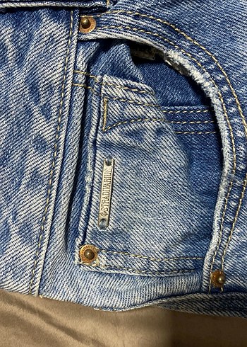 Düğmeli Bol Kesim Midi Kadın Kot Şort - Görsel 4