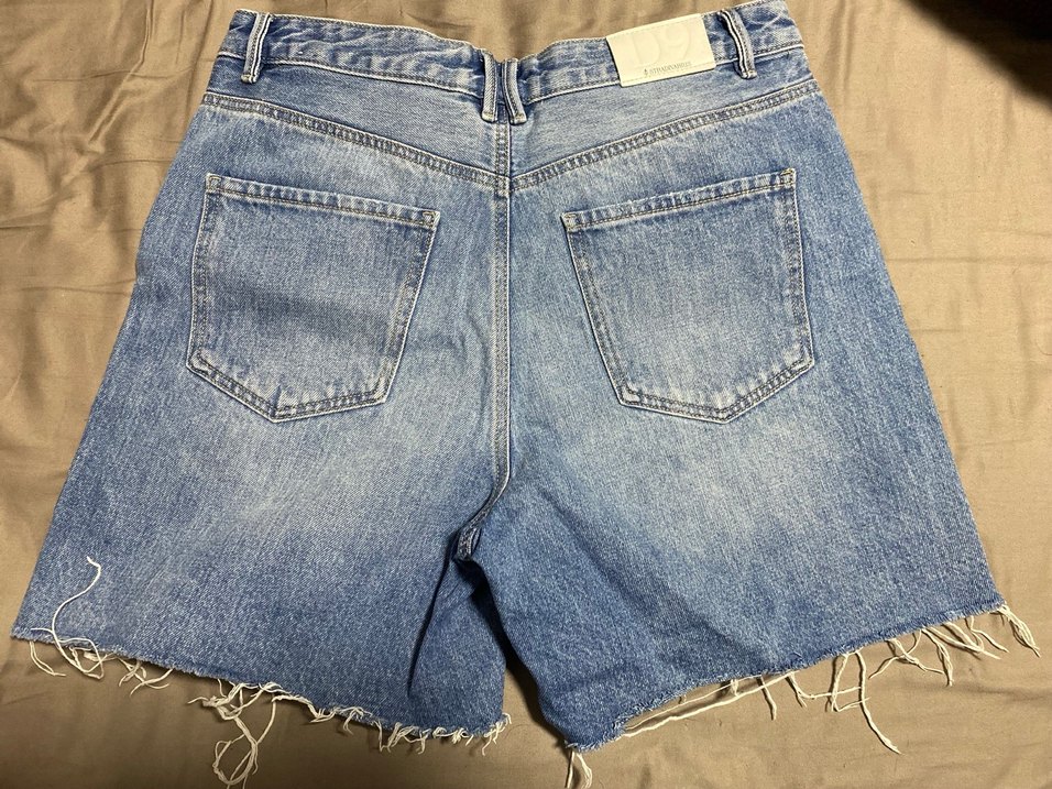 Düğmeli Bol Kesim Midi Kadın Kot Şort - Görsel 2