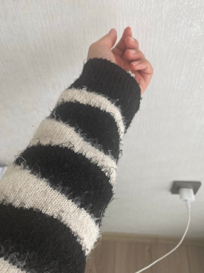 Gri Çizgili Kadın Triko Kazak - Görsel 2