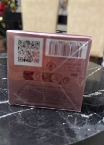 Carolina Herrera 212 Sexy Kadın Parfümü 100 ml - Görsel 5