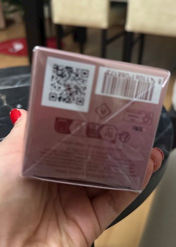 Carolina Herrera 212 Sexy Kadın Parfümü 100 ml - Görsel 4