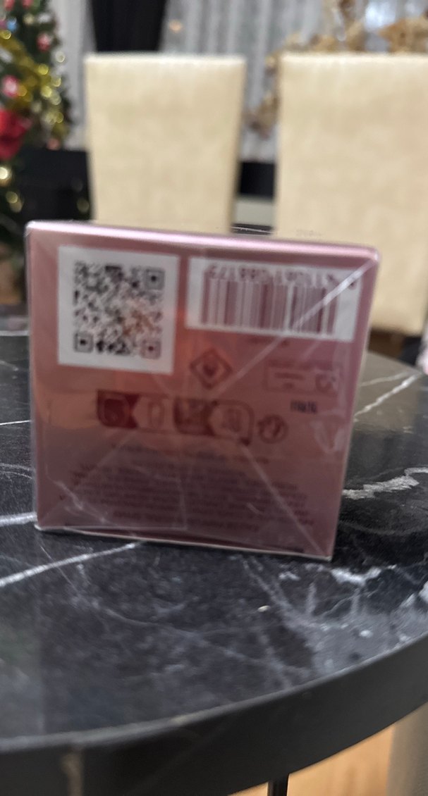 Carolina Herrera 212 Sexy Kadın Parfümü 100 ml - Görsel 5