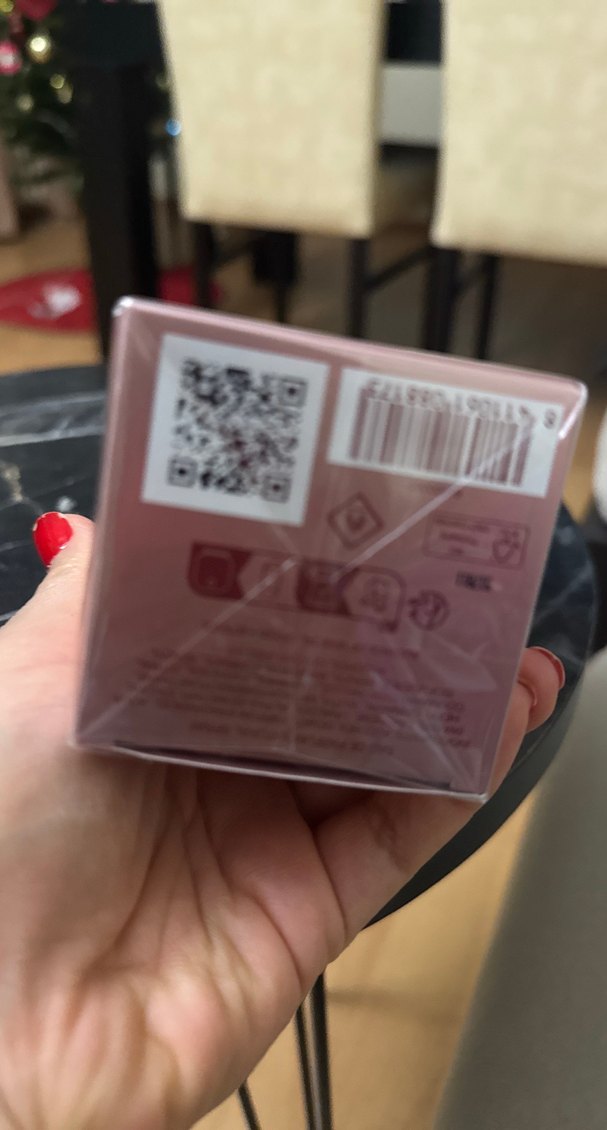 Carolina Herrera 212 Sexy Kadın Parfümü 100 ml - Görsel 4