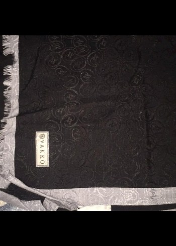 Siyah Desenli Kadın Şal - Vakko hologram şal - Görsel 2