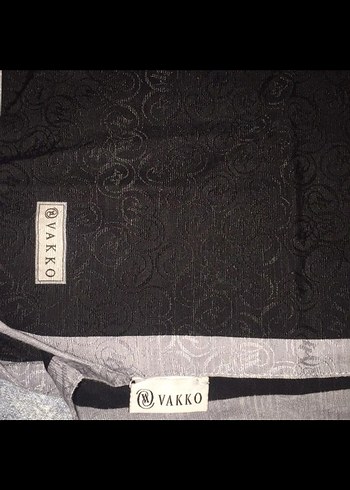 Siyah Desenli Kadın Şal - Vakko hologram şal - Görsel 3