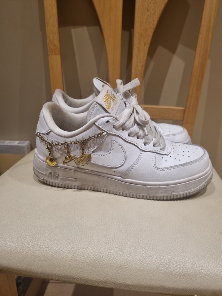 Zincir Detaylı Beyaz Kadın Spor Ayakkabı NIKE - Görsel 4