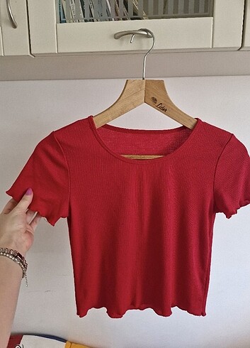 Kırmızı cici crop