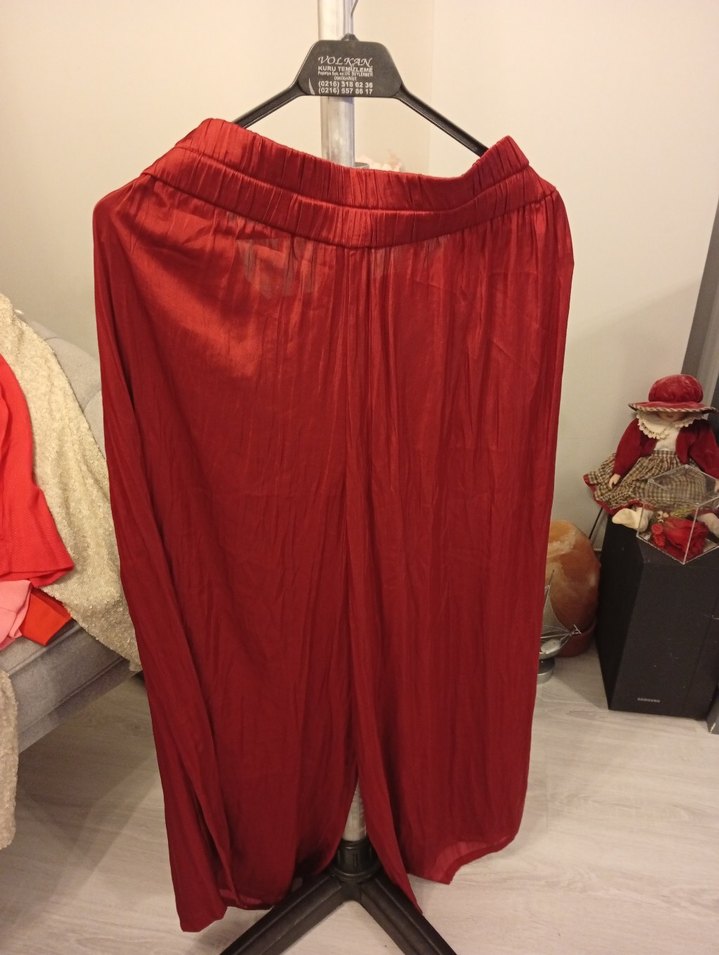 Kırmızı Uzun Drapeli İpeksi Etek pantalon - Görsel 3