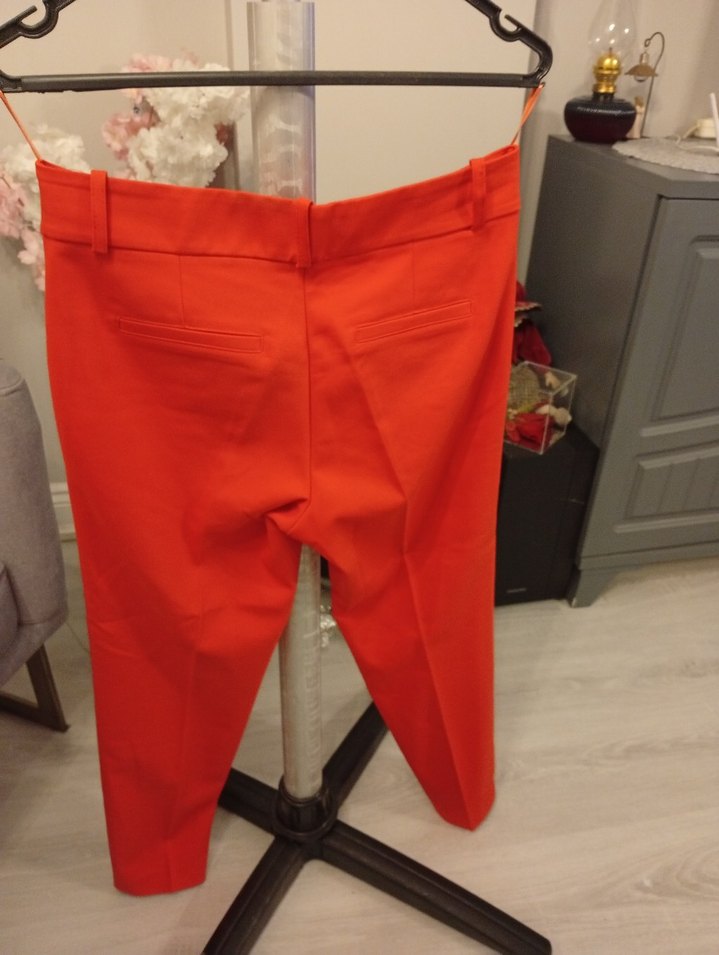 Kemer Detaylı Parlak Kırmızı Kadın Kumaş Pantolon - Görsel 4