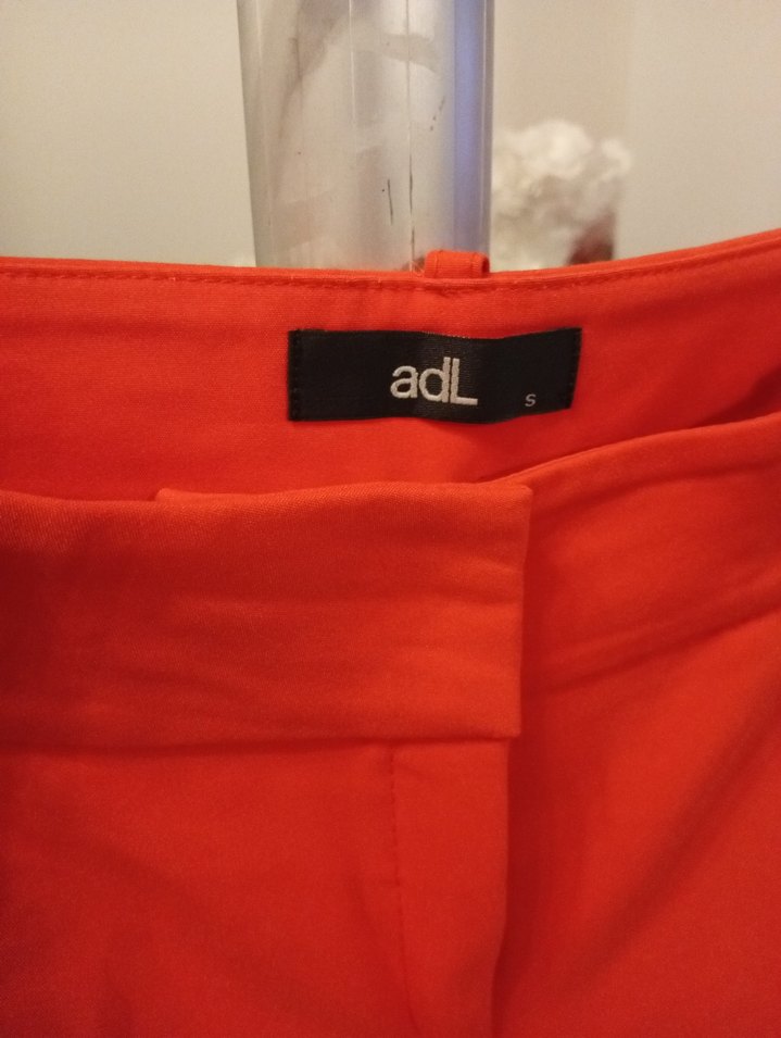 Kemer Detaylı Parlak Kırmızı Kadın Kumaş Pantolon - Görsel 2