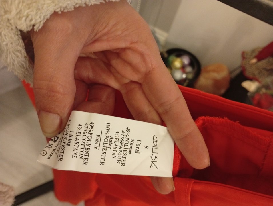 Kemer Detaylı Parlak Kırmızı Kadın Kumaş Pantolon - Görsel 3