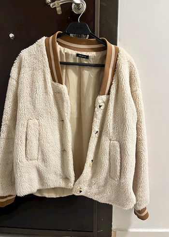 Bej Peluş Kadın Ceket, Sade ve Rahat