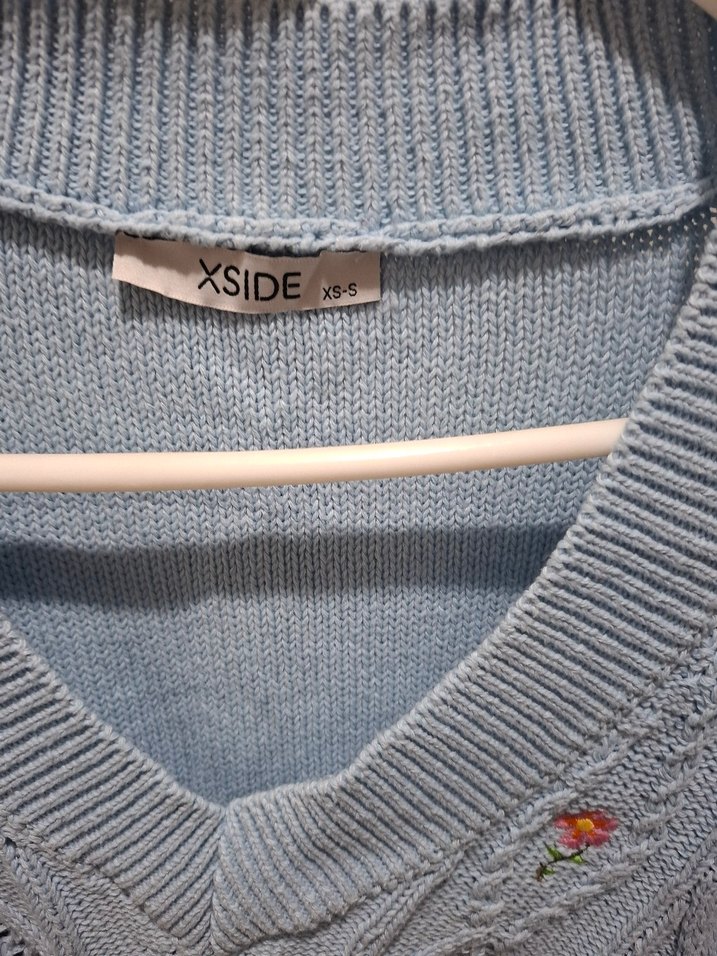 Nakışlı Mavi V Yaka Kısa Süveter - Görsel 3