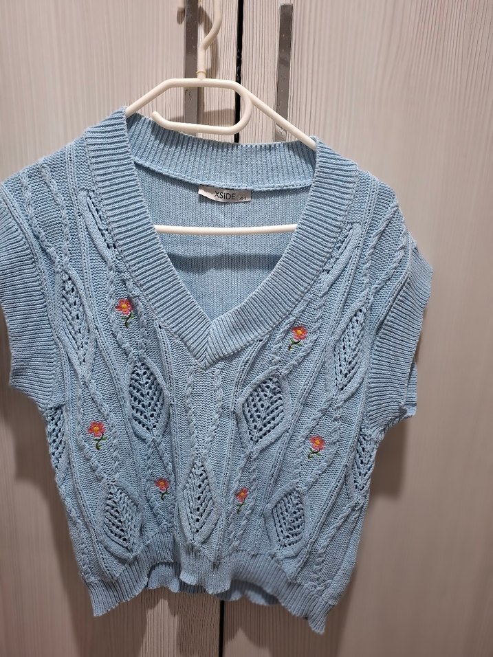 Nakışlı Mavi V Yaka Kısa Süveter - Görsel 2