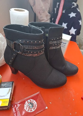 Tokalı Siyah Süet Gotik Topuklu Botlar - Görsel 6