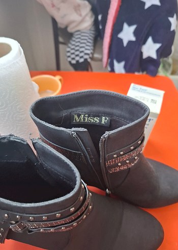 Tokalı Siyah Süet Gotik Topuklu Botlar - Görsel 5