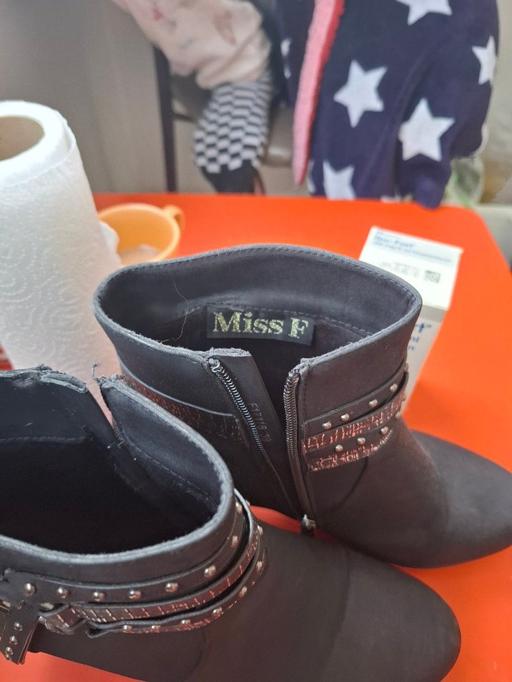 Tokalı Siyah Süet Gotik Topuklu Botlar - Görsel 5