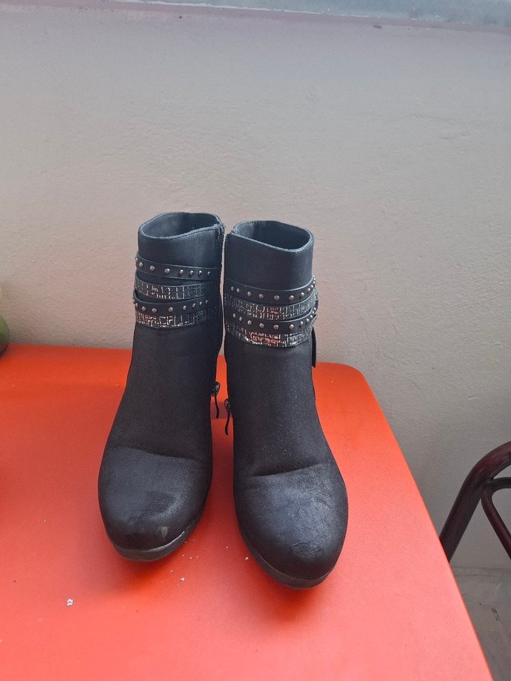 Tokalı Siyah Süet Gotik Topuklu Botlar - Görsel 2