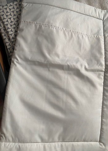 Nakışlı Beyaz Yatak Örtüsü Gri Detaylı - Görsel 4