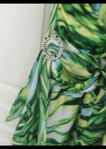 Yeşil Batik Desenli Uzun Drapeli Elbise - Görsel 3