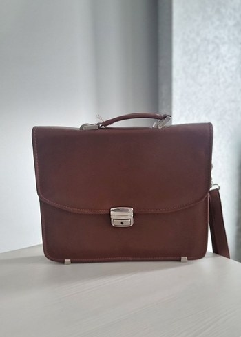Klasik Tarzda Kahverengi Evrak Çantası