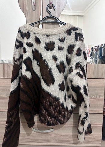 Kahverengi Zebra Desenli Kürklü Kadın Kazak - Görsel 3