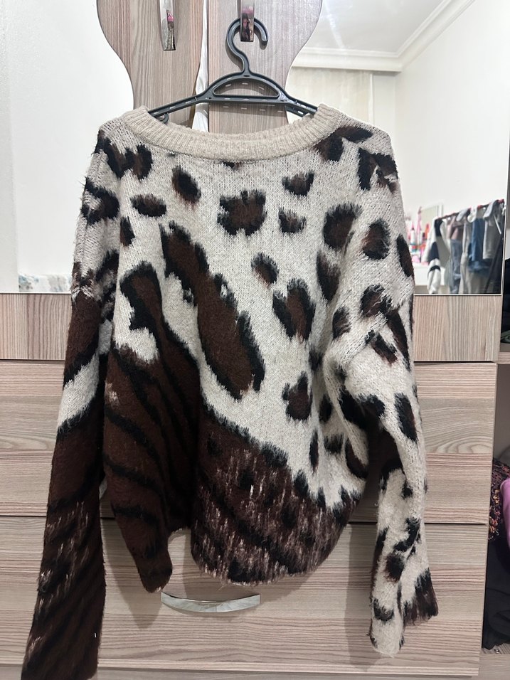 Kahverengi Zebra Desenli Kürklü Kadın Kazak - Görsel 3