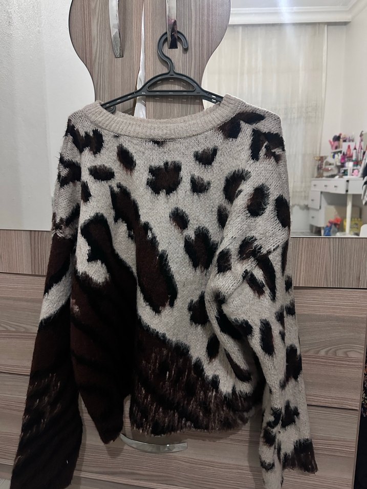 Kahverengi Zebra Desenli Kürklü Kadın Kazak - Görsel 2