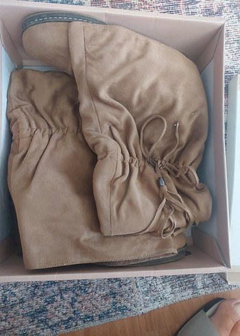 Bej Süet Dolgu Topuklu Kadın Bot