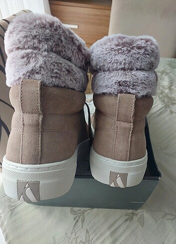 38 Beden Skechers Bot
