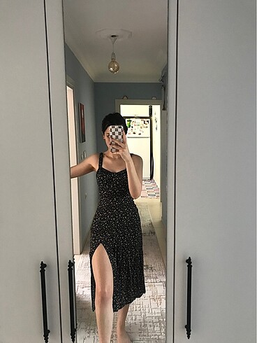 Zara yırtmaç detaylı çiçekli elbise
