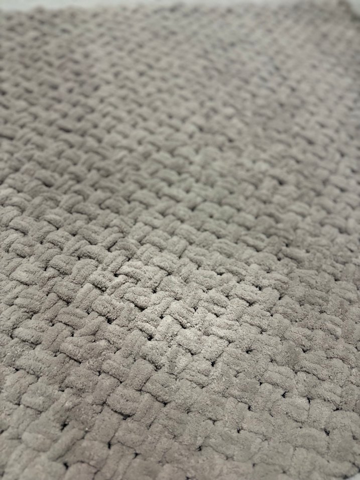 Gri Nakışlı Örgü bebek Battaniyesi - Görsel 2