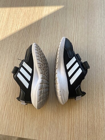 23 Beden siyah Renk Adidas çocuk spor ayakkabı