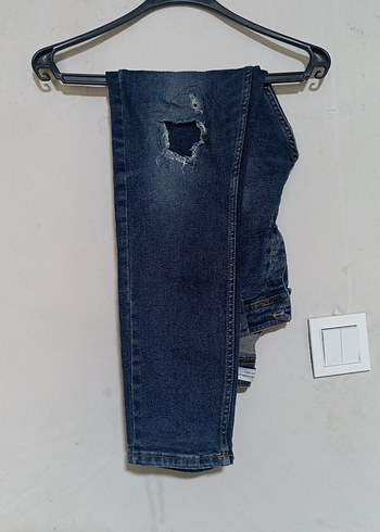 Zara Koyu Mavi Dar Kesim Yirtik Denim Jean