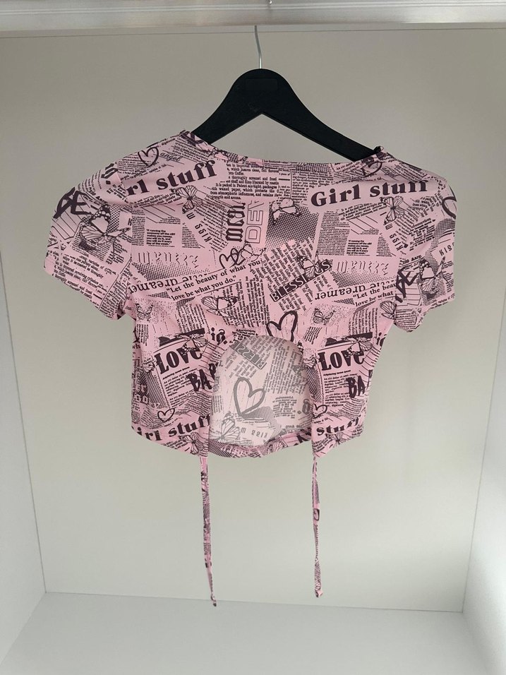 Pembe Baskılı Kısa Kollu Halter Yaka Tişört - Görsel 3