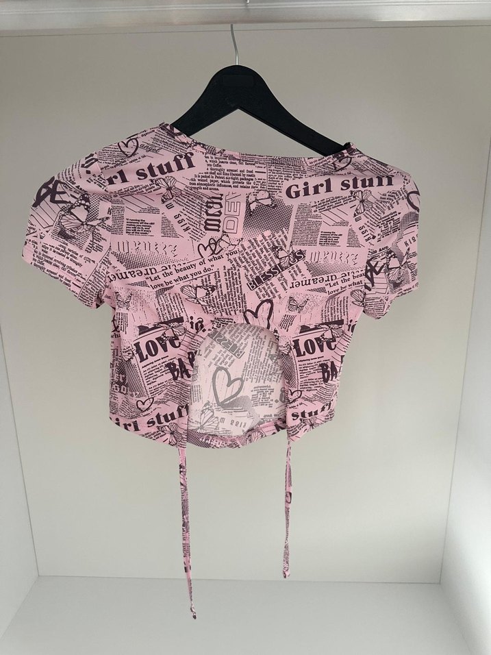 Pembe Baskılı Kısa Kollu Halter Yaka Tişört - Görsel 4