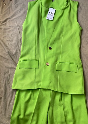 Yeşil Düğmeli Kolsuz Midi Takım - Görsel 2