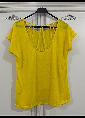 m Beden LC Waikiki Sarı Tshirt Sırt İp Detaylı M yeni etiketlidir.