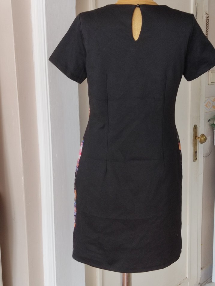 Çiçek Desenli Elbisesi - Görsel 5