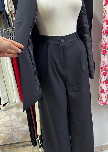 Diğer Kadın Kolsuz Mini Ceket ve Pantolon Takımı