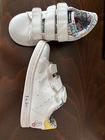 26 Beden beyaz Renk Adidas ayakkabı