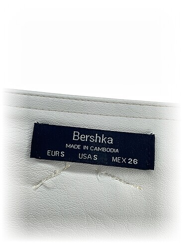 s Beden Bershka Mini Etek %70 İndirimli.