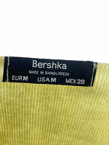 m Beden sarı Renk Bershka T-shirt %70 İndirimli.
