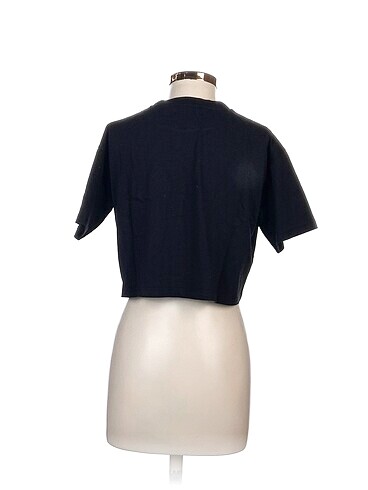 m Beden Zara T-shirt %70 İndirimli.