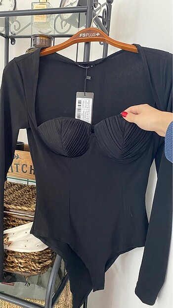 36 Beden siyah Renk Trendyol çıtçıtlı üst