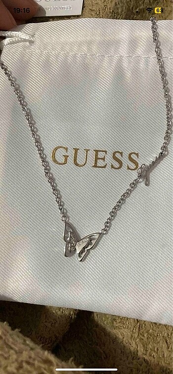 Guess kolye