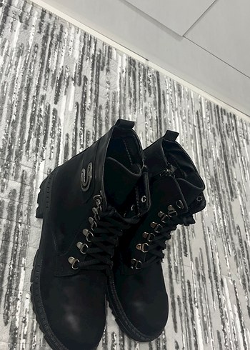 Siyah Süet Tokalı Gotik Kadın Botu - Görsel 2