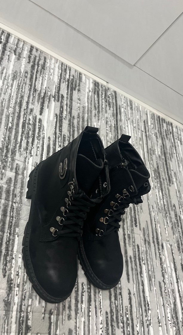 Siyah Süet Tokalı Gotik Kadın Botu - Görsel 2